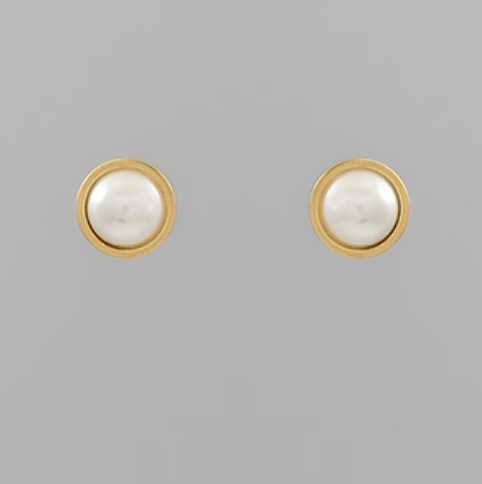 Pearl Gold Circle Stud