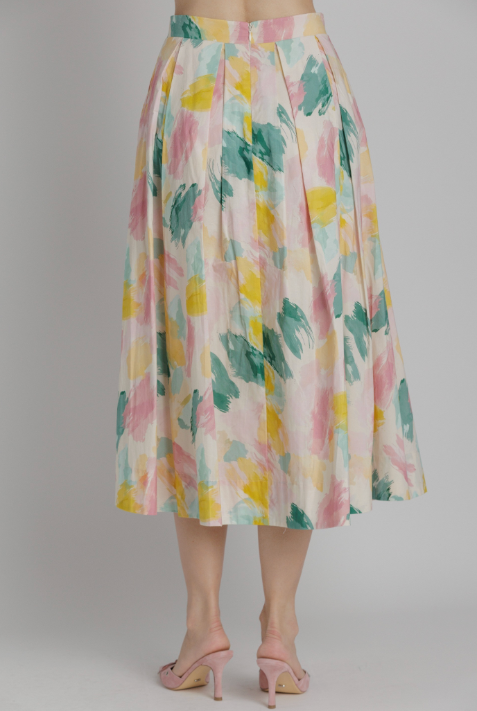 Skirt with a floral pattern on a plain background